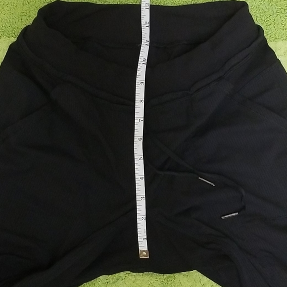 Lululemon Women's Capris Size 4 - Picture 7 of 11